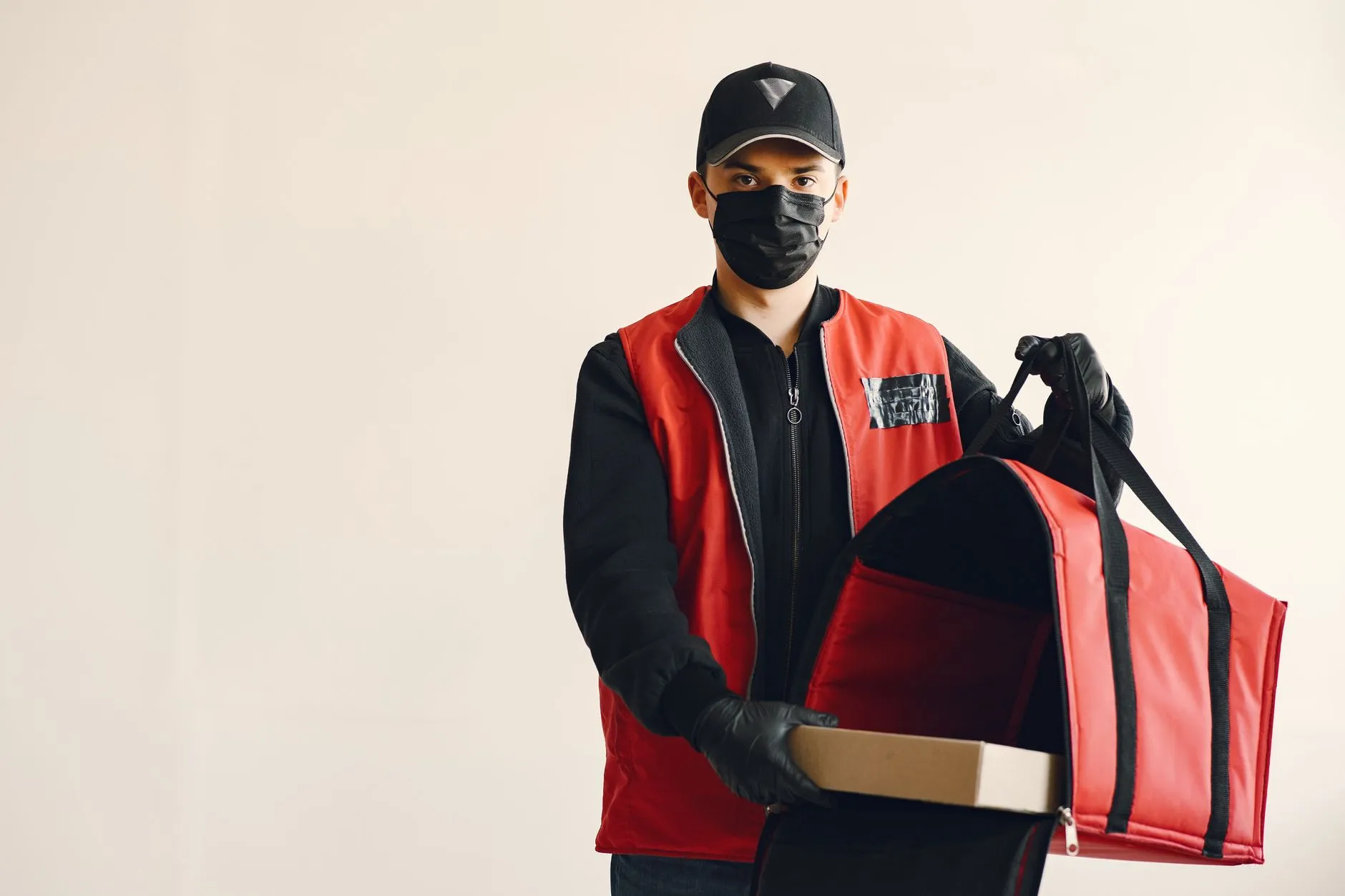 甘井子区如心茗茶商行茶具选购指南：紫砂壶与瓷壶的适用场景